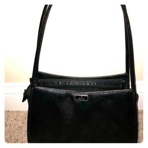 Structured shoulder bag.